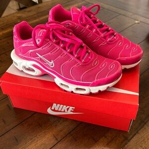 Nike air max plus hot pink white